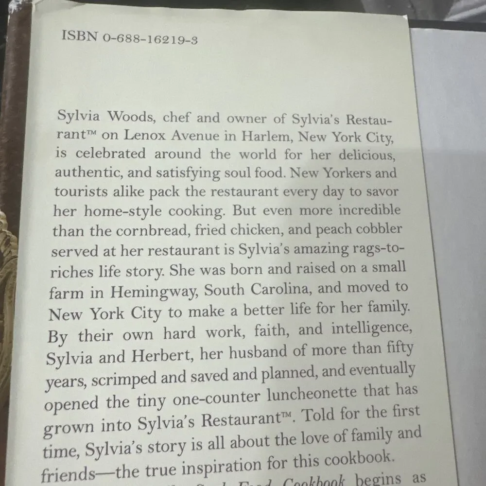 Sylvia's Family Soul Food Cookbook by Sylvia Woods‎